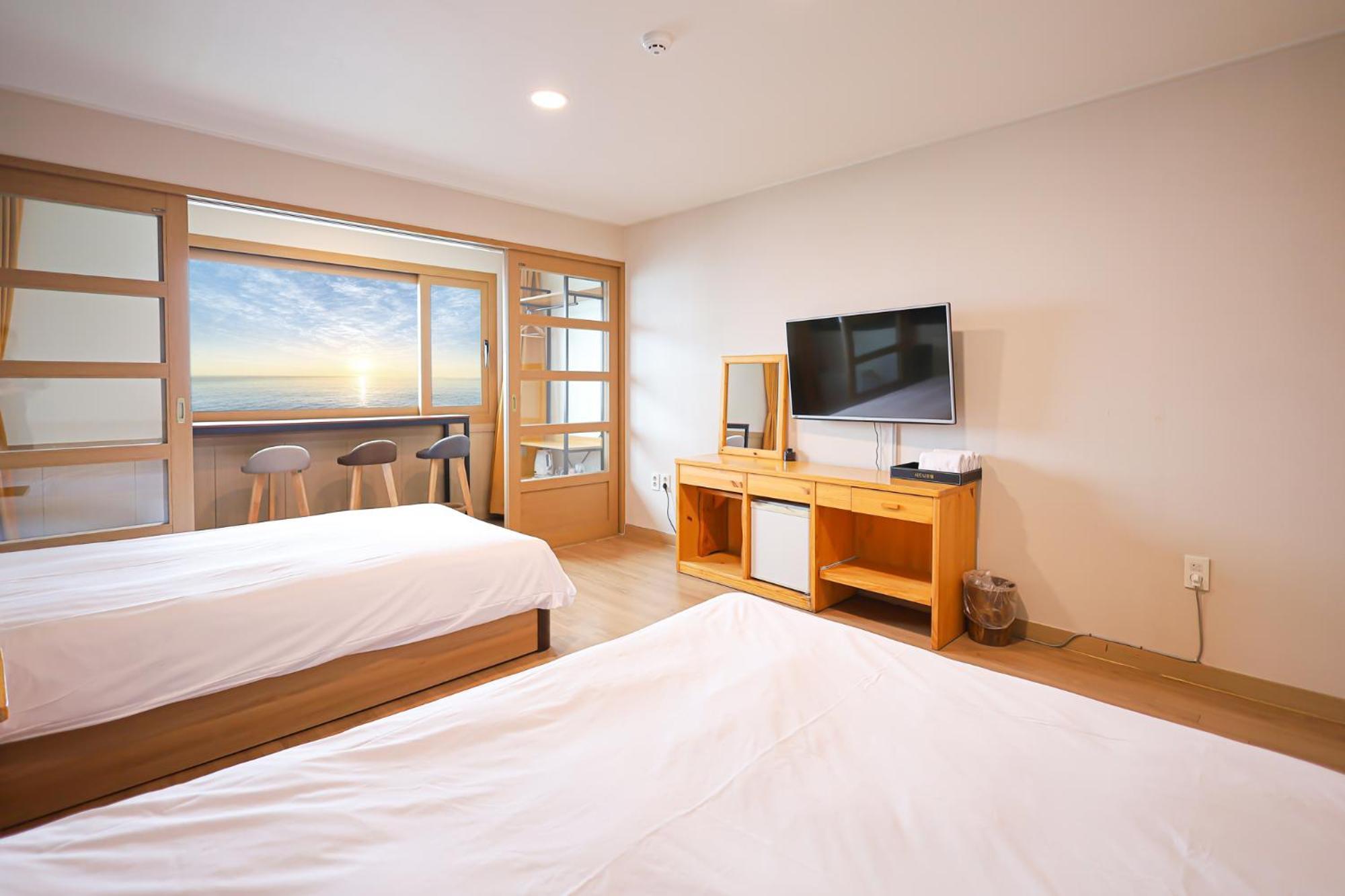 Fantastic Ocean View Sydney Hotel Чеджу Екстериор снимка