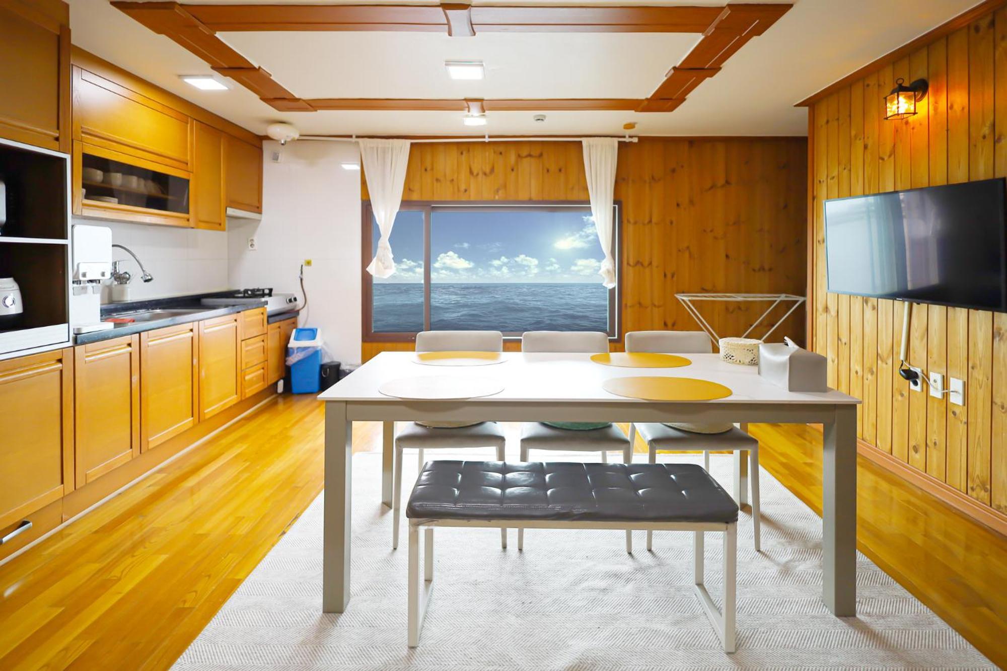 Fantastic Ocean View Sydney Hotel Чеджу Екстериор снимка