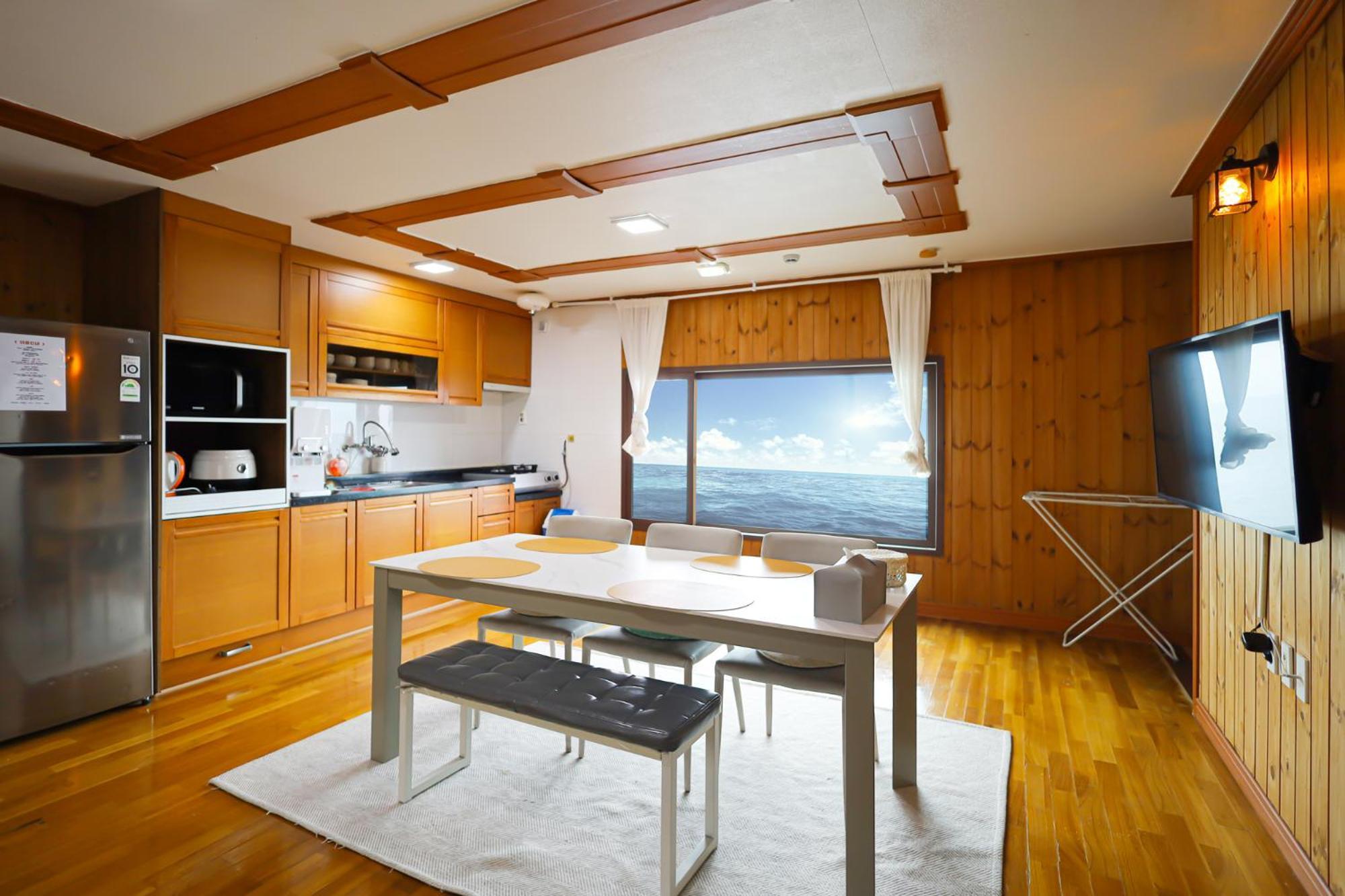 Fantastic Ocean View Sydney Hotel Чеджу Екстериор снимка