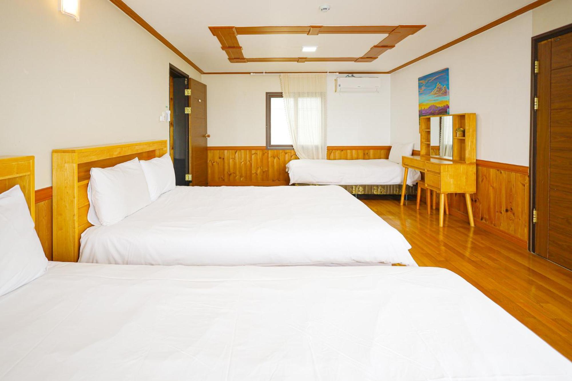 Fantastic Ocean View Sydney Hotel Чеджу Екстериор снимка